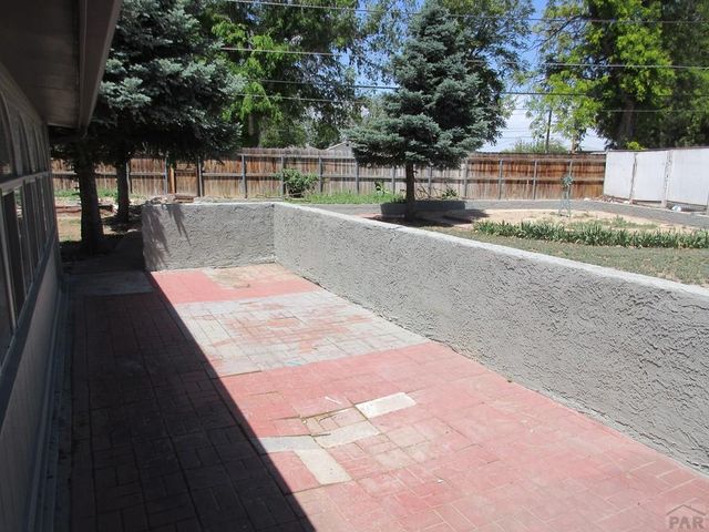 1629 Englewood Dr, Pueblo, CO 81005