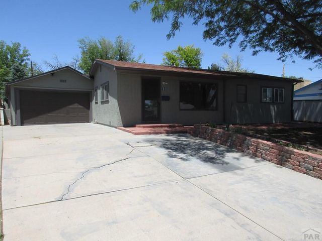 1629 Englewood Dr, Pueblo, CO 81005