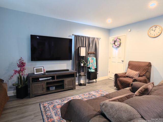 915 Rexford, San Antonio, TX 78216