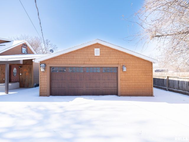 222 E PATTON Avenue, Lewistown, IL 61542