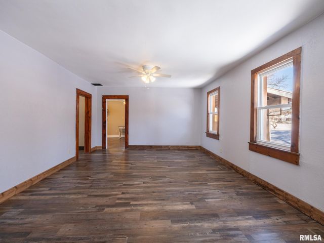 222 E PATTON Avenue, Lewistown, IL 61542