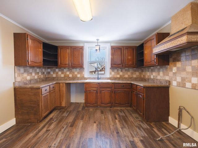 222 E PATTON Avenue, Lewistown, IL 61542