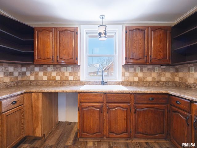 222 E PATTON Avenue, Lewistown, IL 61542