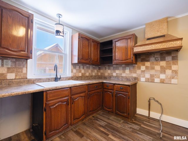 222 E PATTON Avenue, Lewistown, IL 61542