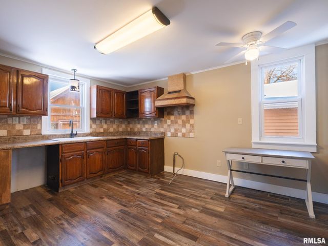 222 E PATTON Avenue, Lewistown, IL 61542