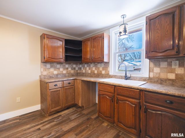 222 E PATTON Avenue, Lewistown, IL 61542