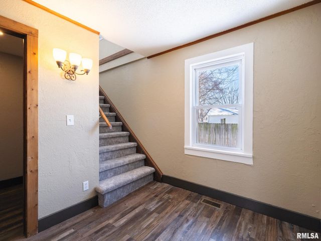 222 E PATTON Avenue, Lewistown, IL 61542