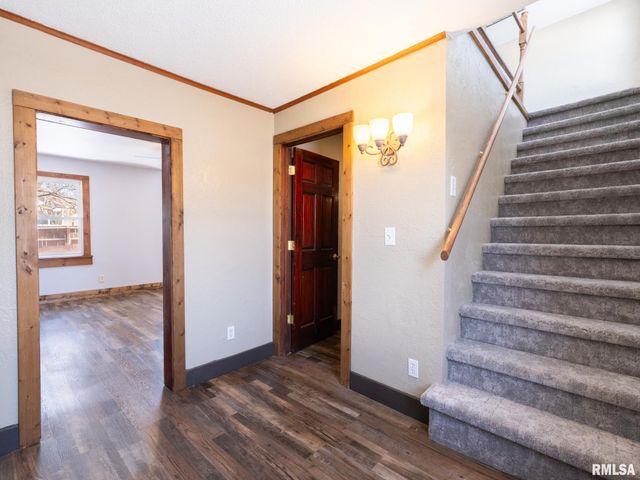 222 E PATTON Avenue, Lewistown, IL 61542