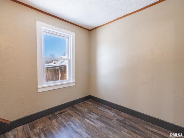 222 E PATTON Avenue, Lewistown, IL 61542