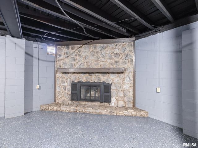 222 E PATTON Avenue, Lewistown, IL 61542