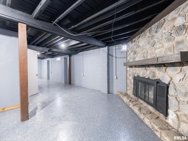 222 E PATTON Avenue, Lewistown, IL 61542