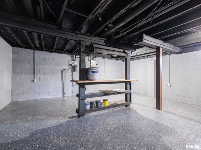 222 E PATTON Avenue, Lewistown, IL 61542