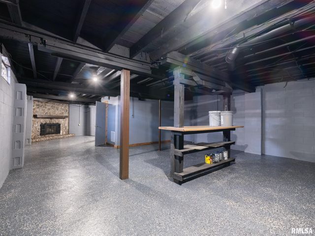 222 E PATTON Avenue, Lewistown, IL 61542