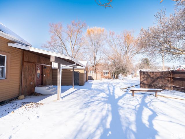 222 E PATTON Avenue, Lewistown, IL 61542