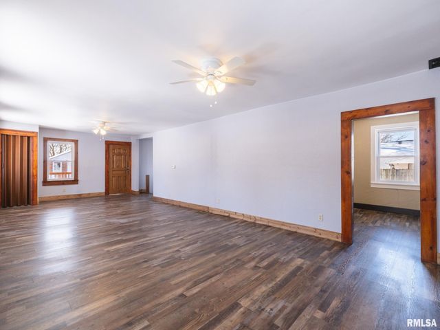 222 E PATTON Avenue, Lewistown, IL 61542