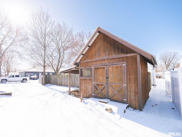 222 E PATTON Avenue, Lewistown, IL 61542