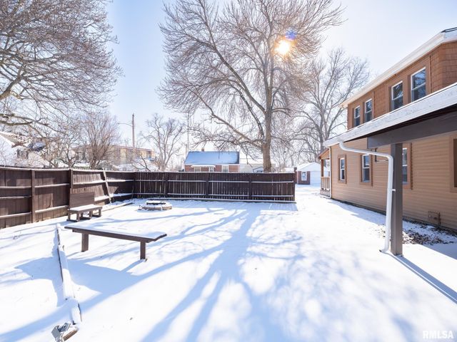 222 E PATTON Avenue, Lewistown, IL 61542