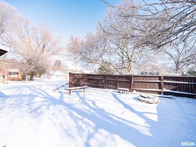 222 E PATTON Avenue, Lewistown, IL 61542