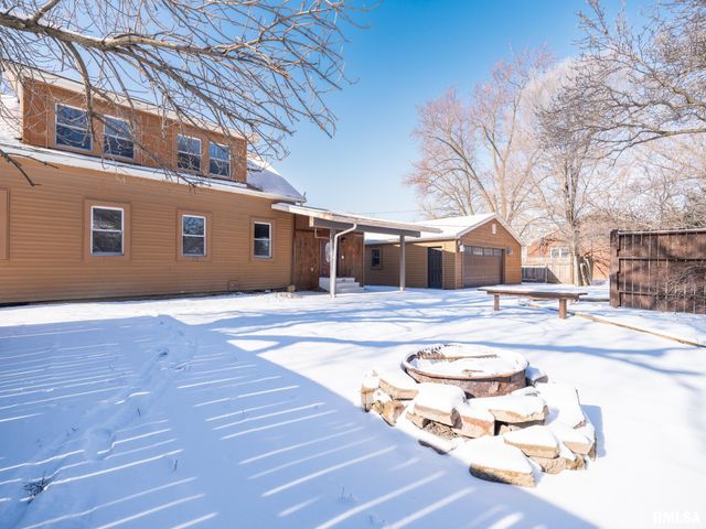 222 E PATTON Avenue, Lewistown, IL 61542