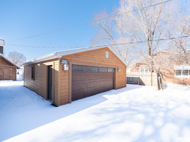 222 E PATTON Avenue, Lewistown, IL 61542