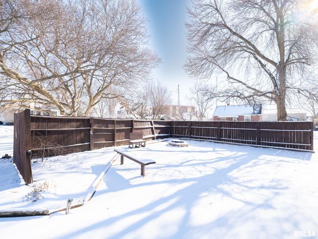 222 E PATTON Avenue, Lewistown, IL 61542