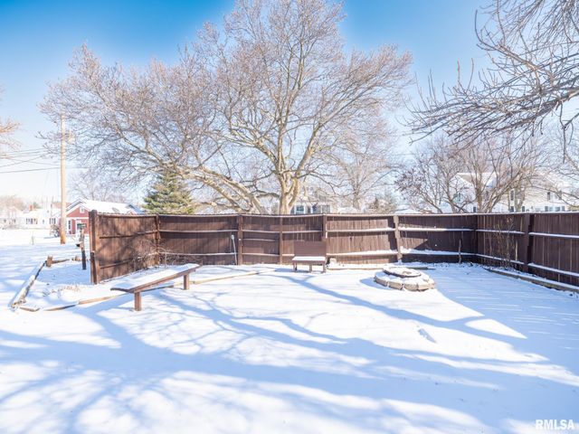 222 E PATTON Avenue, Lewistown, IL 61542