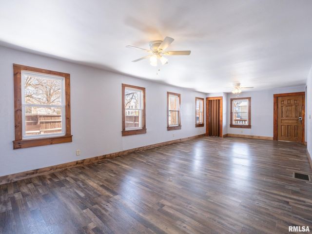 222 E PATTON Avenue, Lewistown, IL 61542