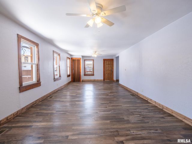 222 E PATTON Avenue, Lewistown, IL 61542