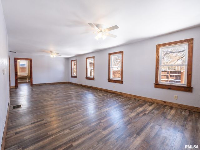 222 E PATTON Avenue, Lewistown, IL 61542