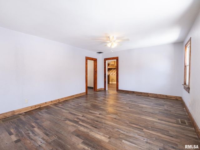 222 E PATTON Avenue, Lewistown, IL 61542