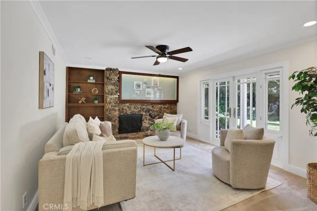 1214 E Palmdale, Orange, CA 92865