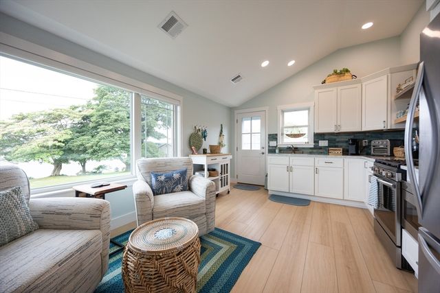 99 Sylvia Ln, Westport, MA 02790