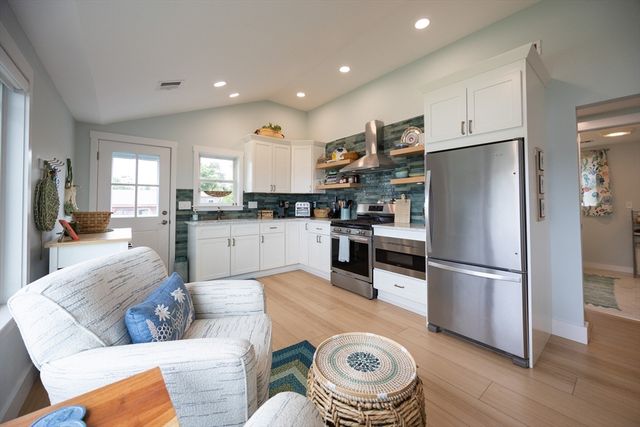 99 Sylvia Ln, Westport, MA 02790