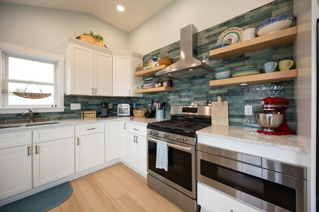 99 Sylvia Ln, Westport, MA 02790