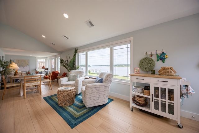 99 Sylvia Ln, Westport, MA 02790
