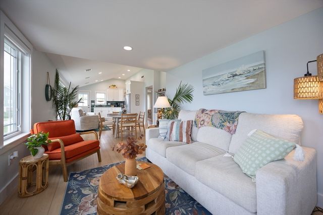 99 Sylvia Ln, Westport, MA 02790