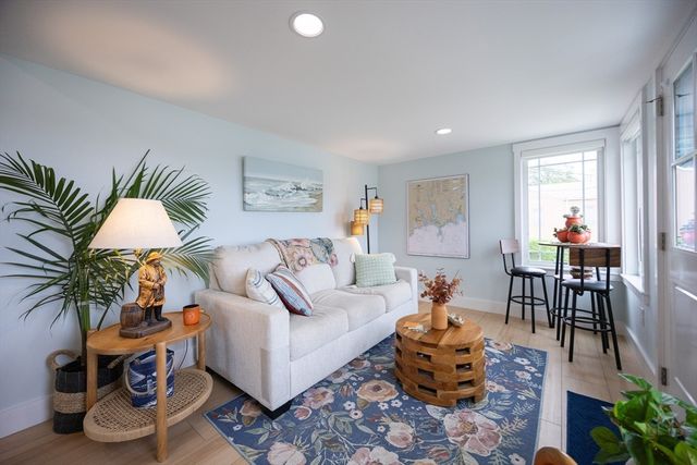 99 Sylvia Ln, Westport, MA 02790
