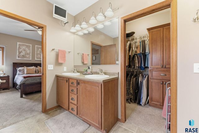 6520 S Heatherridge Trl Trail, Sioux Falls, SD 57108