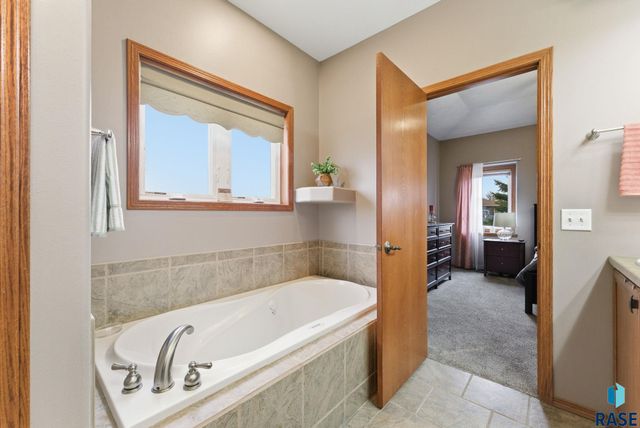 6520 S Heatherridge Trl Trail, Sioux Falls, SD 57108