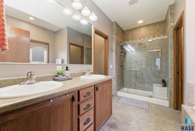 6520 S Heatherridge Trl Trail, Sioux Falls, SD 57108