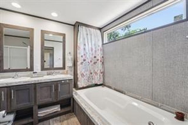 21472 Coyote TRL, Lago Vista, TX 78645