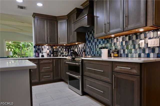 18220 Elmwood DR, Alva, FL 33920