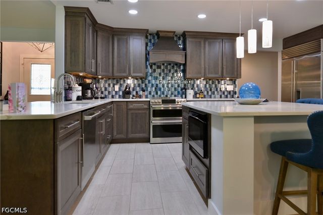 18220 Elmwood DR, Alva, FL 33920