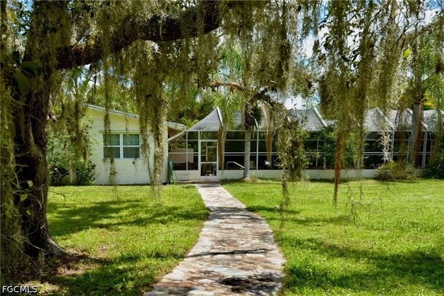 18220 Elmwood DR, Alva, FL 33920