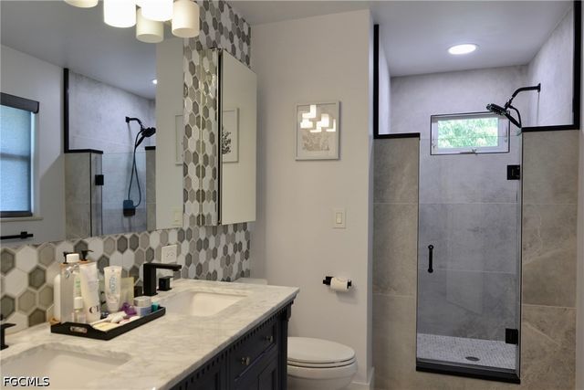 18220 Elmwood DR, Alva, FL 33920