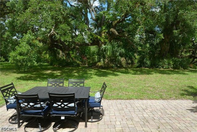 18220 Elmwood DR, Alva, FL 33920