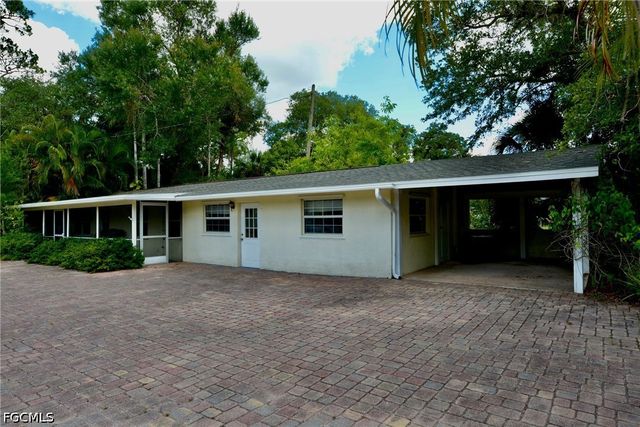 18220 Elmwood DR, Alva, FL 33920