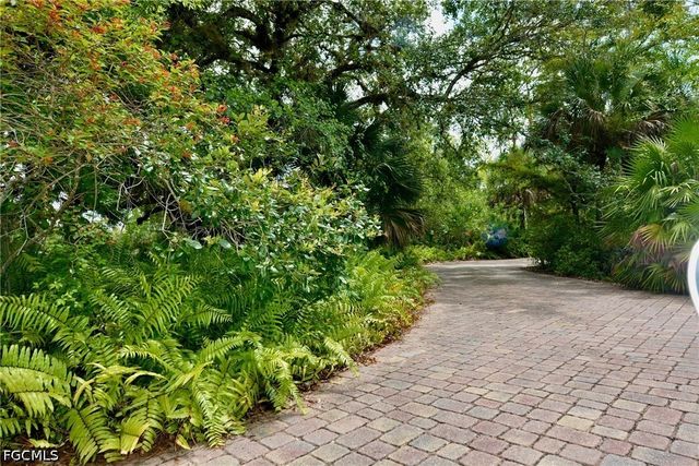 18220 Elmwood DR, Alva, FL 33920