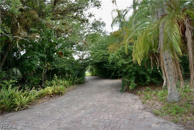 18220 Elmwood DR, Alva, FL 33920