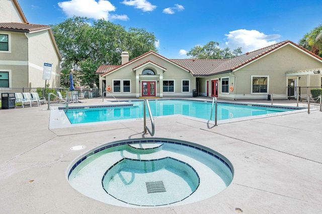 3032 PARKWAY BOULEVARD 201, Kissimmee, FL 34747